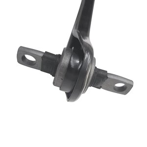 Рычаг подвески MITSUBISHI Lancer (95-) задней верхний правый CTR CQ0223R, 0425-CK02, MR491346