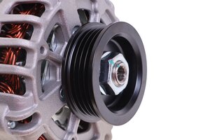 Генератор HYUNDAI Getz (02-08) KIA Picanto (04-) (70A,13.5V) LYNX EA1183, 37300-02551