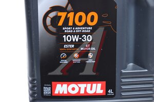 Масло моторное для 4-х тактных двигателей MOTUL 7100 4T 10W30 синт.4л 104090, MOTUL 10W30/104089/104090/113200/113199